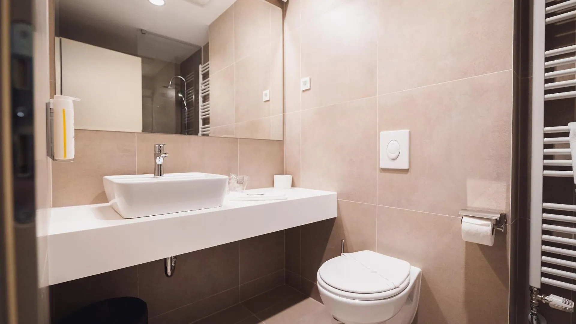 Hotel Akademis - Fit Split