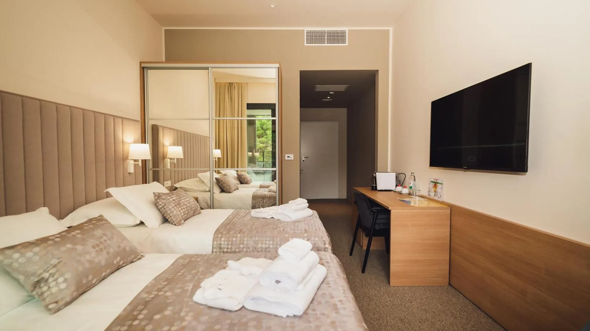 Hotel Akademis - Fit Split