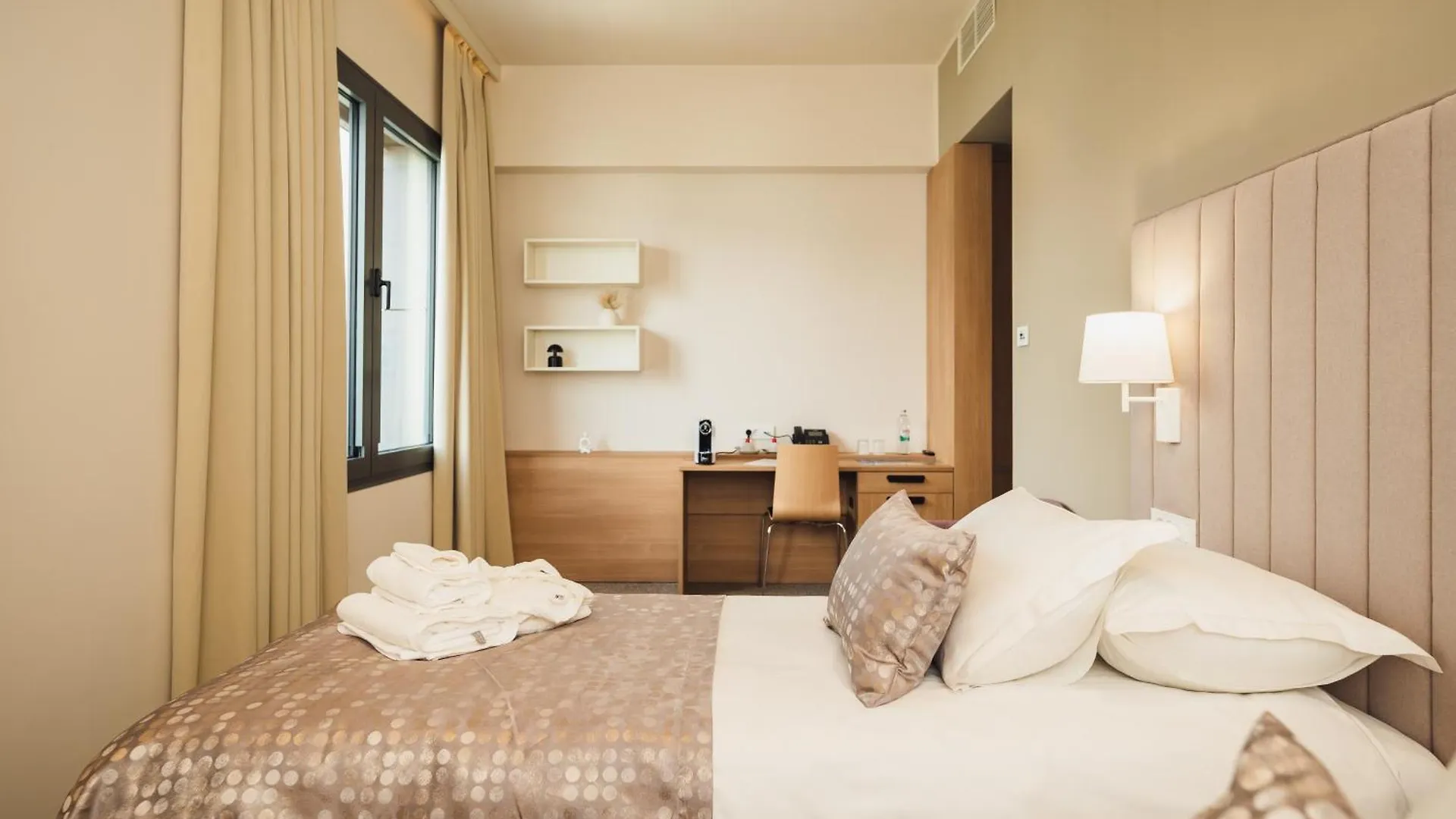 Hotel Akademis - Fit Split