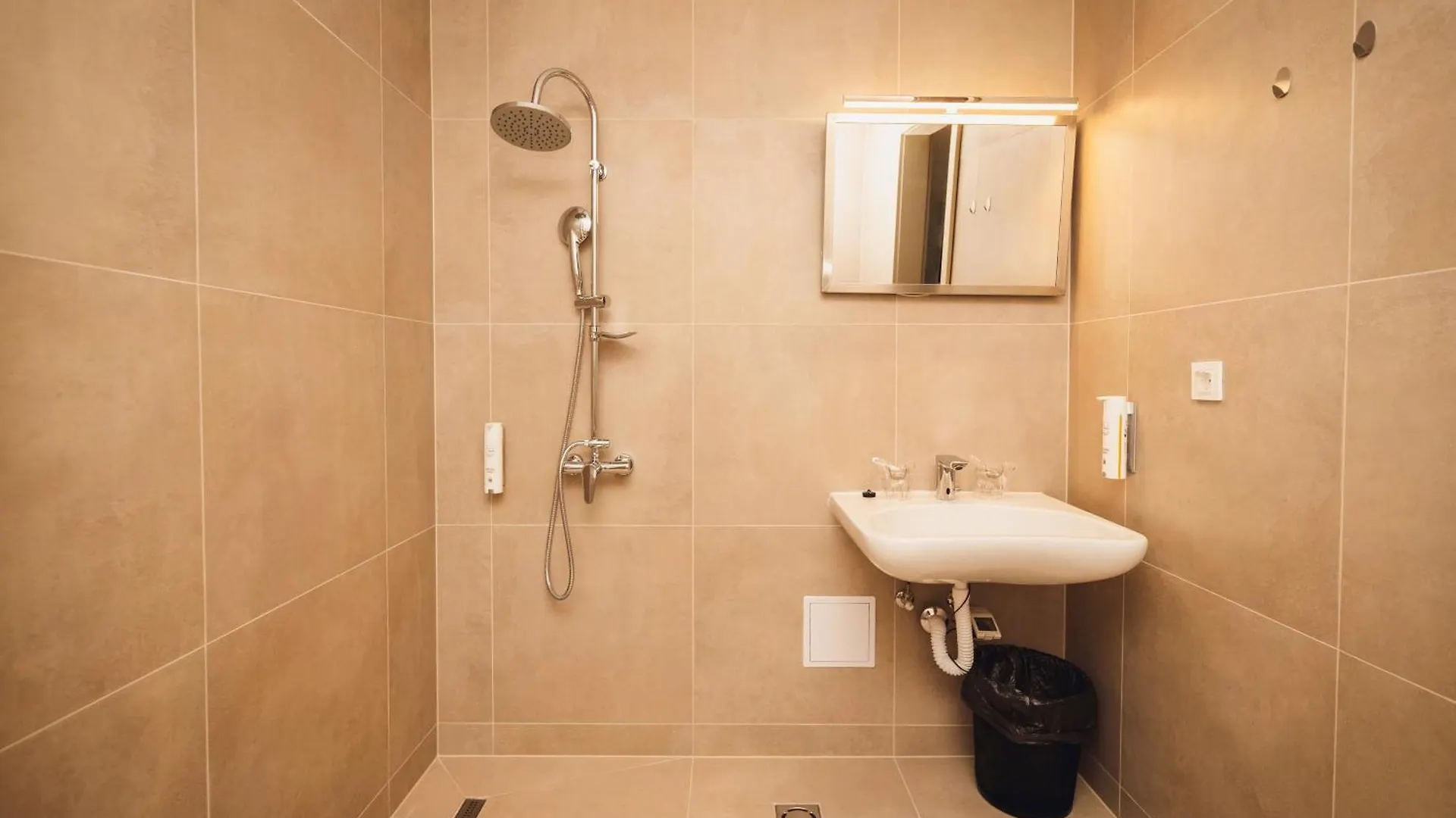 Hotel Akademis - Fit Split
