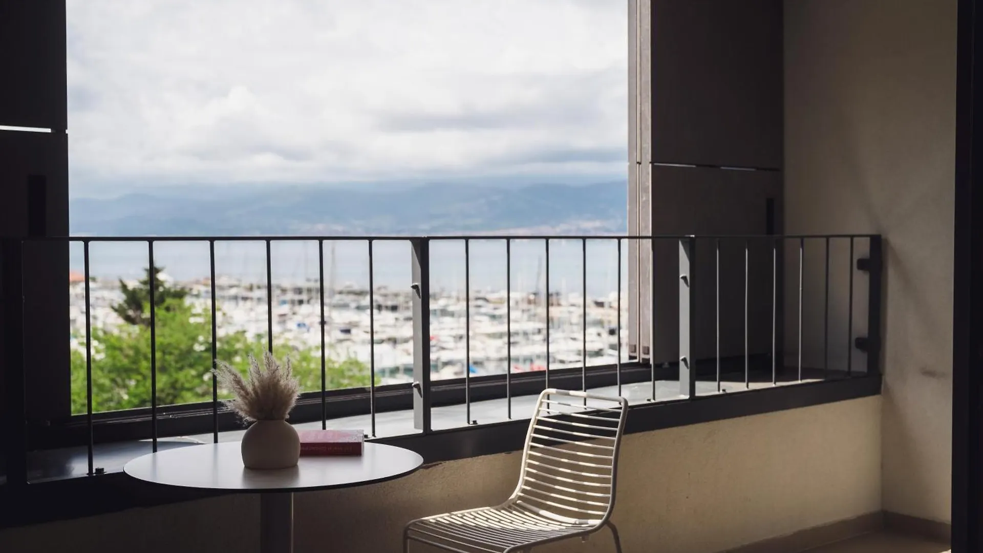 Hotel Akademis - Fit Split