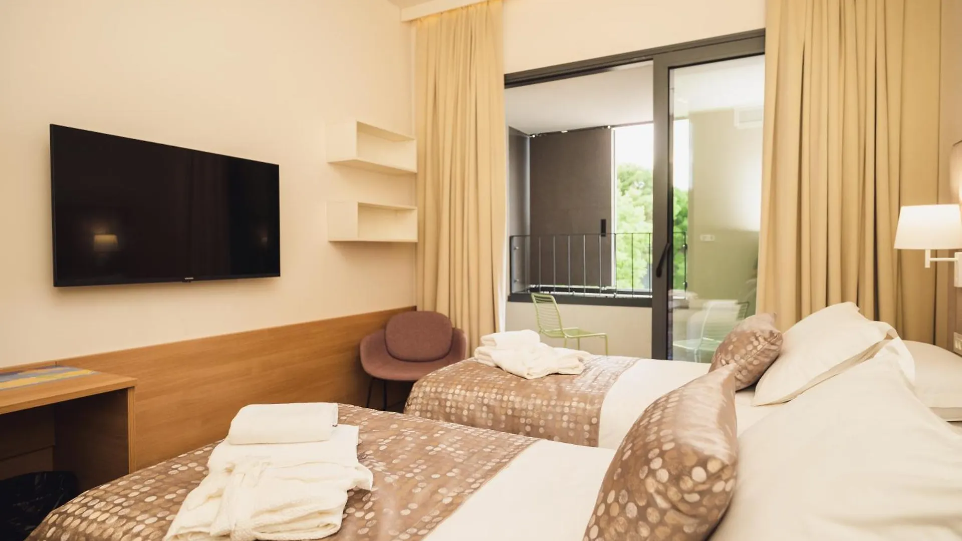 Hotel Akademis - Fit Split